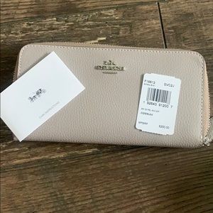 Brand new coach wallet/beige coach tags included